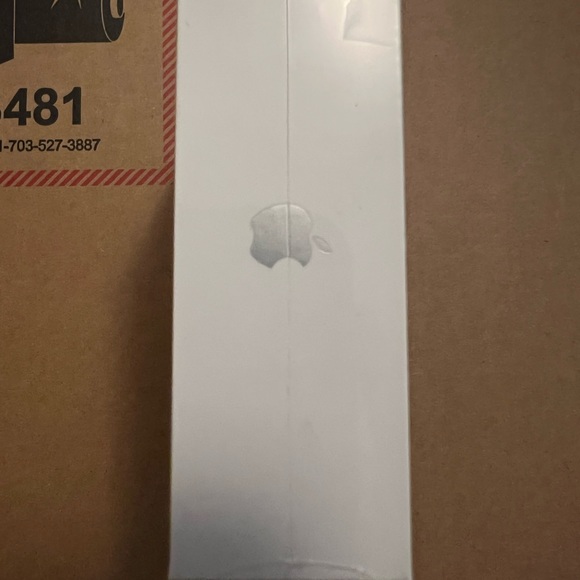 AirPods with Charging Case - Picture 7 of 8